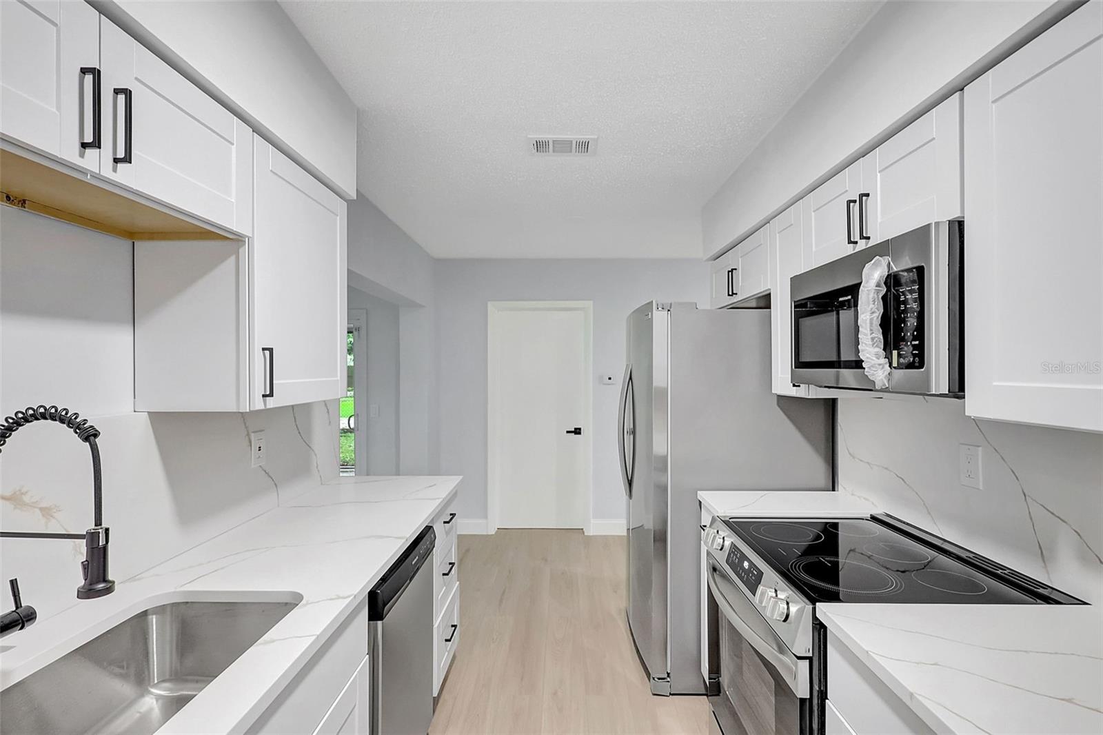 Image 7 of 32 For 559 Vine Avenue