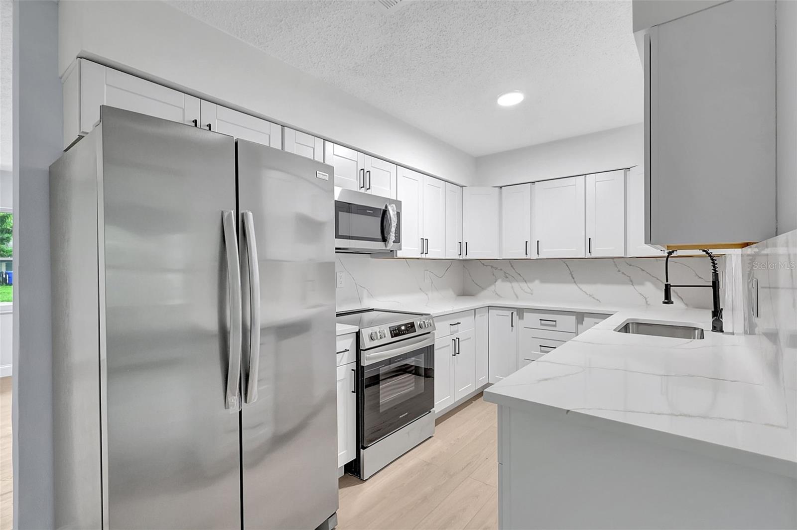 Image 9 of 32 For 559 Vine Avenue