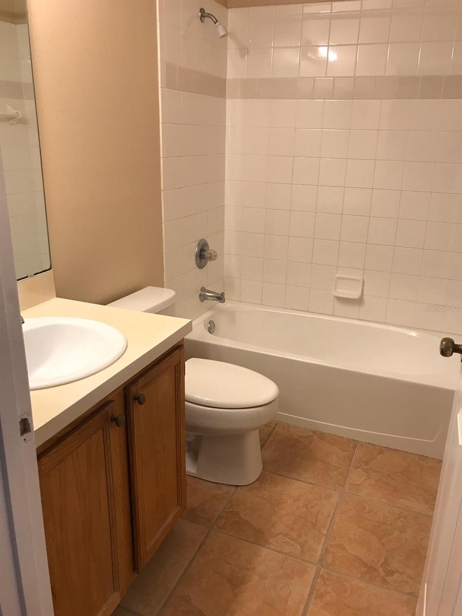 Image 10 of 17 For 14124 Leicester Lane 1