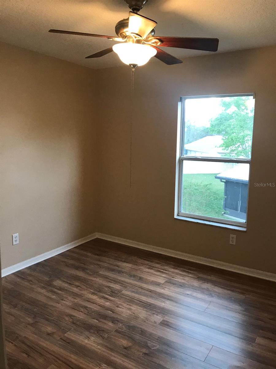 Image 11 of 17 For 14124 Leicester Lane 1