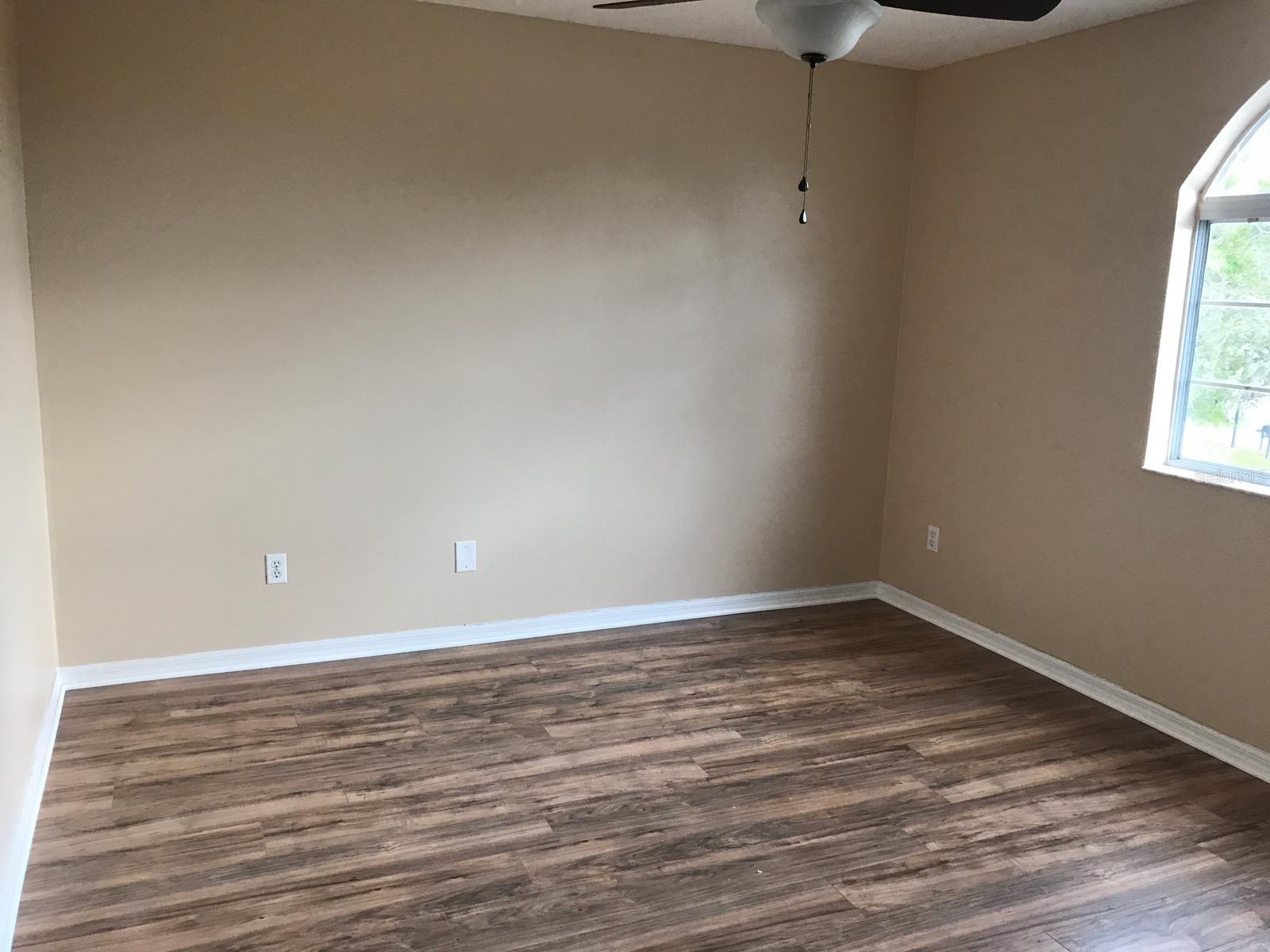 Image 8 of 17 For 14124 Leicester Lane 1