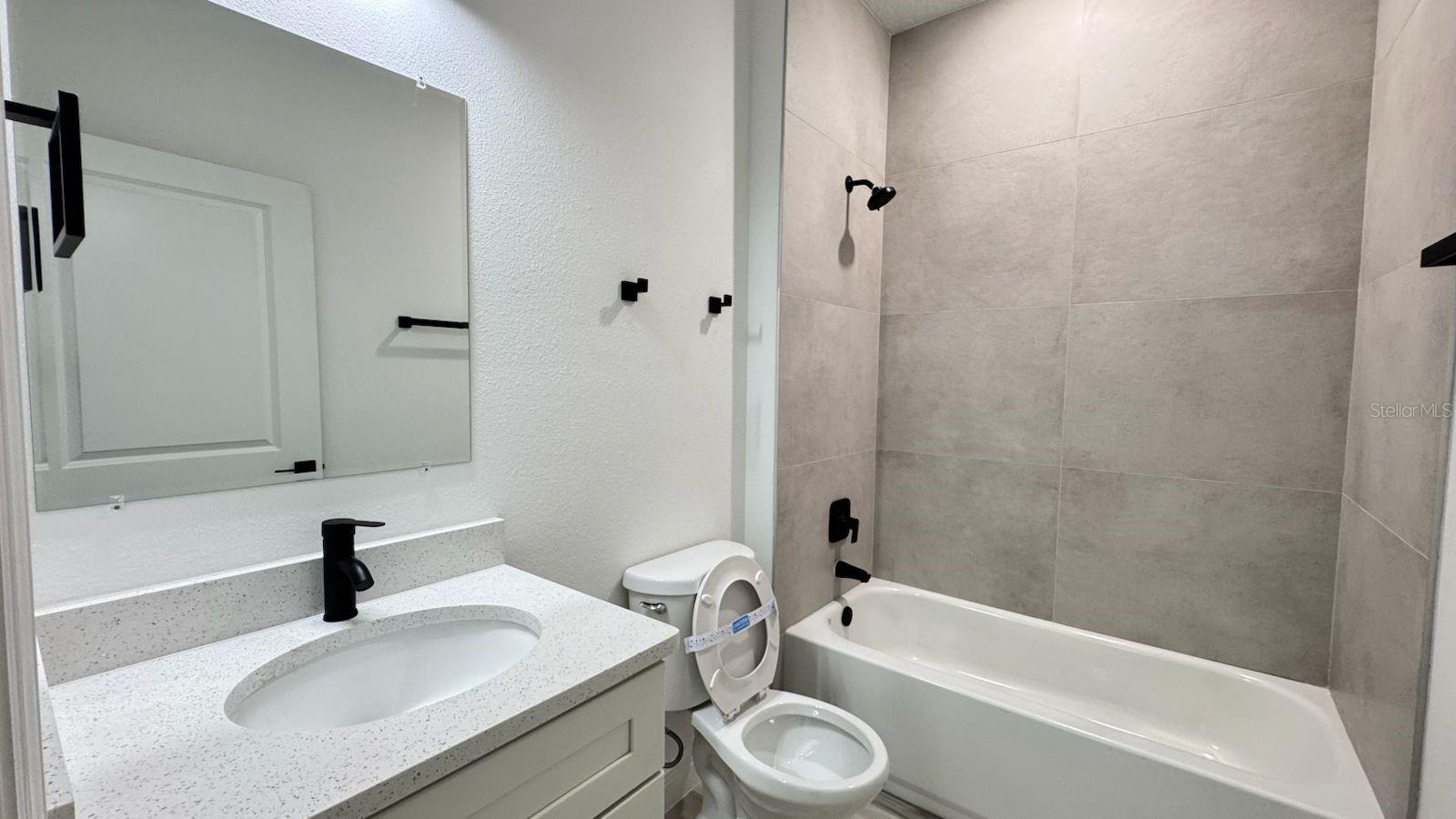 Listing photo id 14 for 2456 Magenta Drive