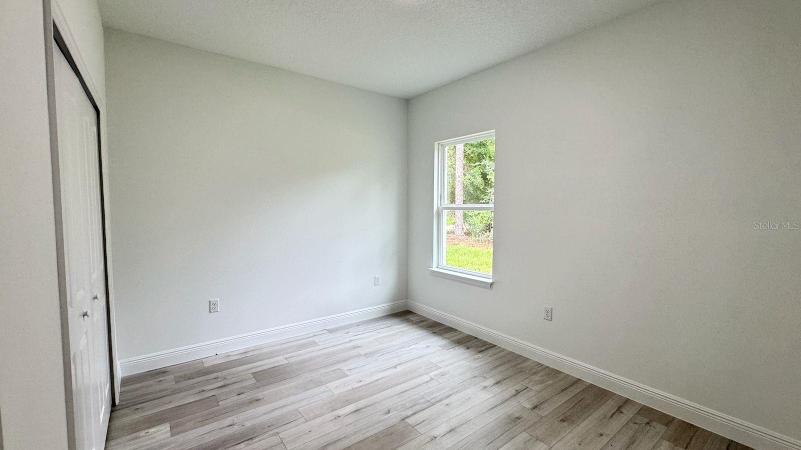 Listing photo id 16 for 2456 Magenta Drive