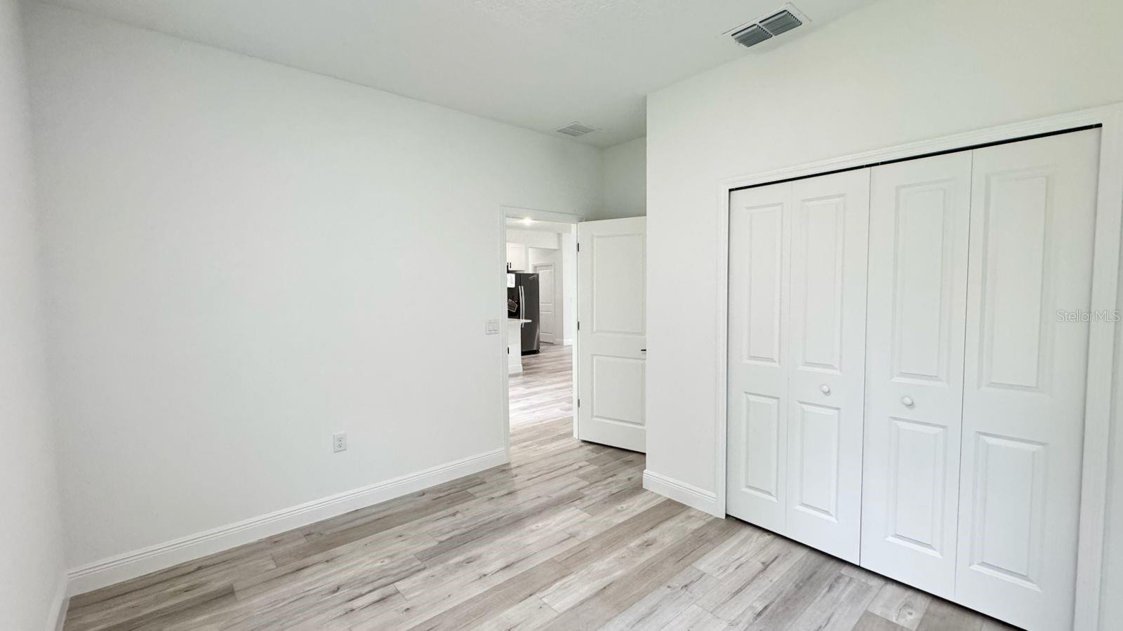 Listing photo id 18 for 2456 Magenta Drive