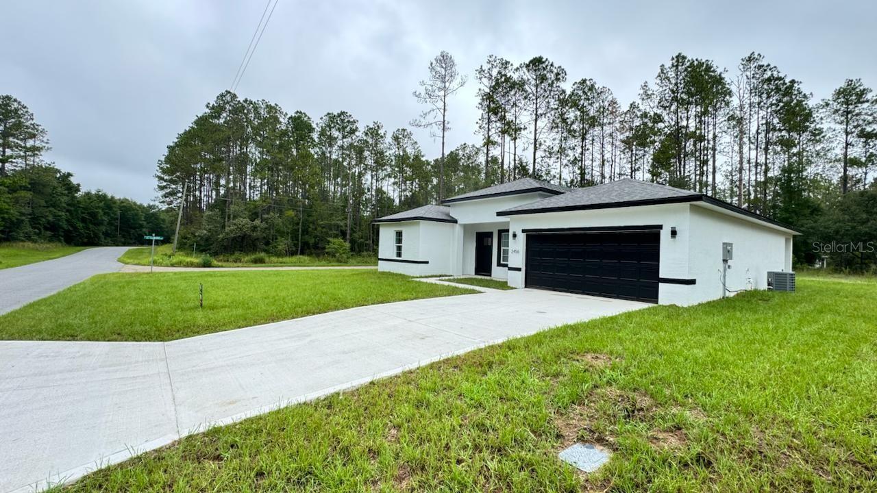 Listing photo id 21 for 2456 Magenta Drive