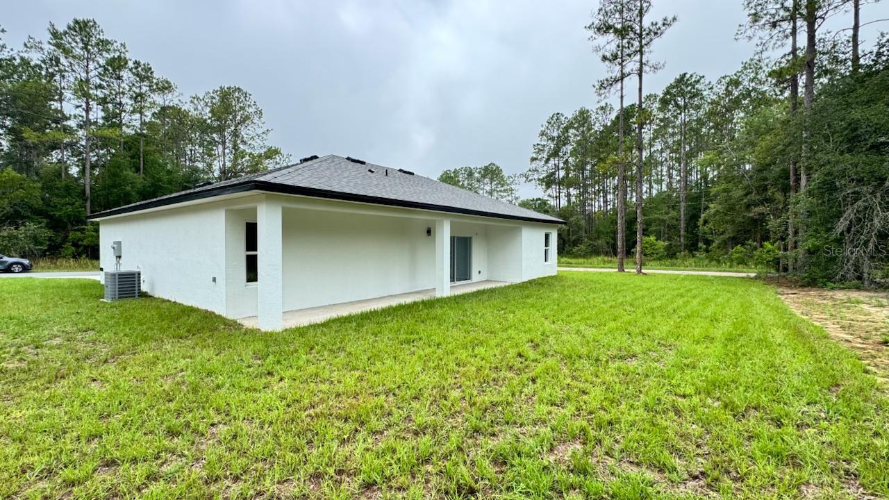 Listing photo id 23 for 2456 Magenta Drive