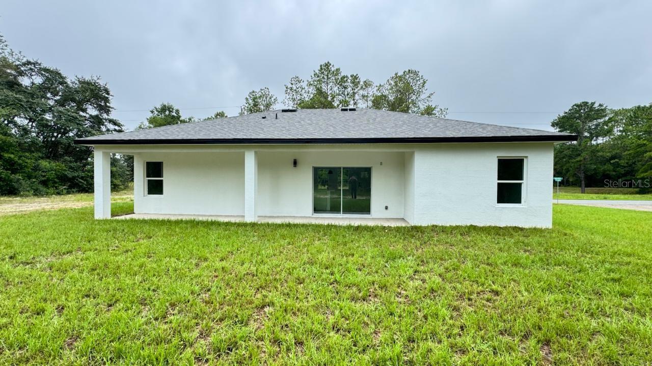 Listing photo id 24 for 2456 Magenta Drive