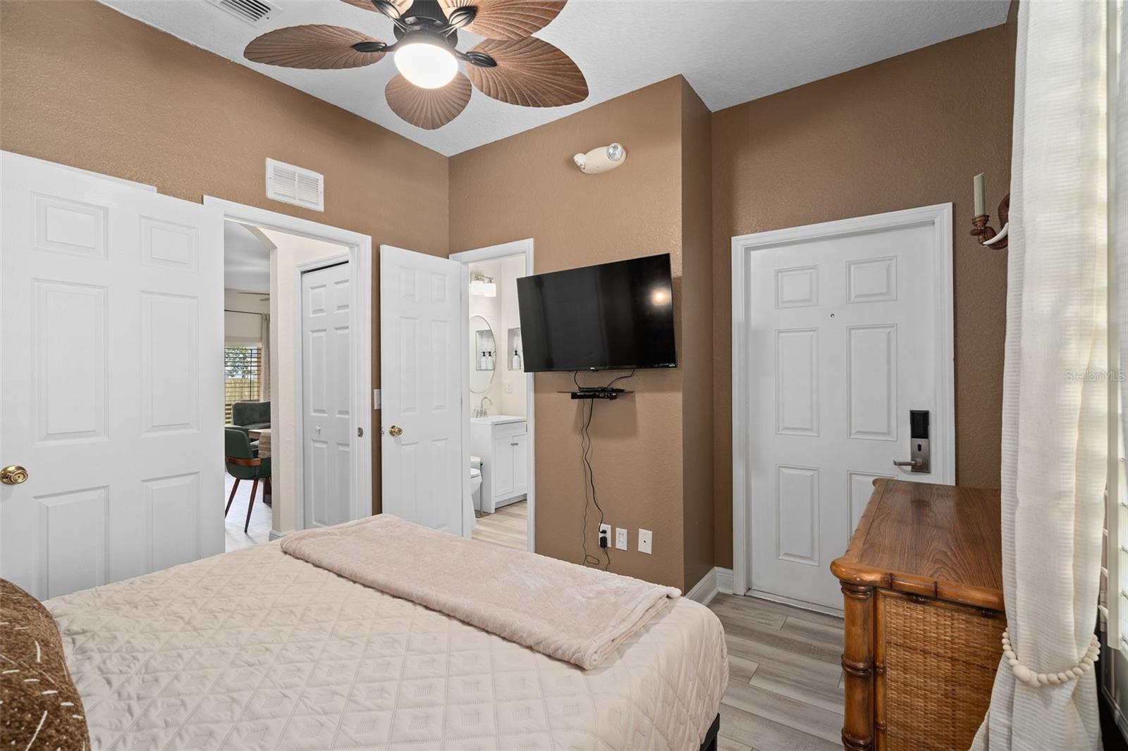 Image 28 of 37 For 3510 Calabria Avenue 3510