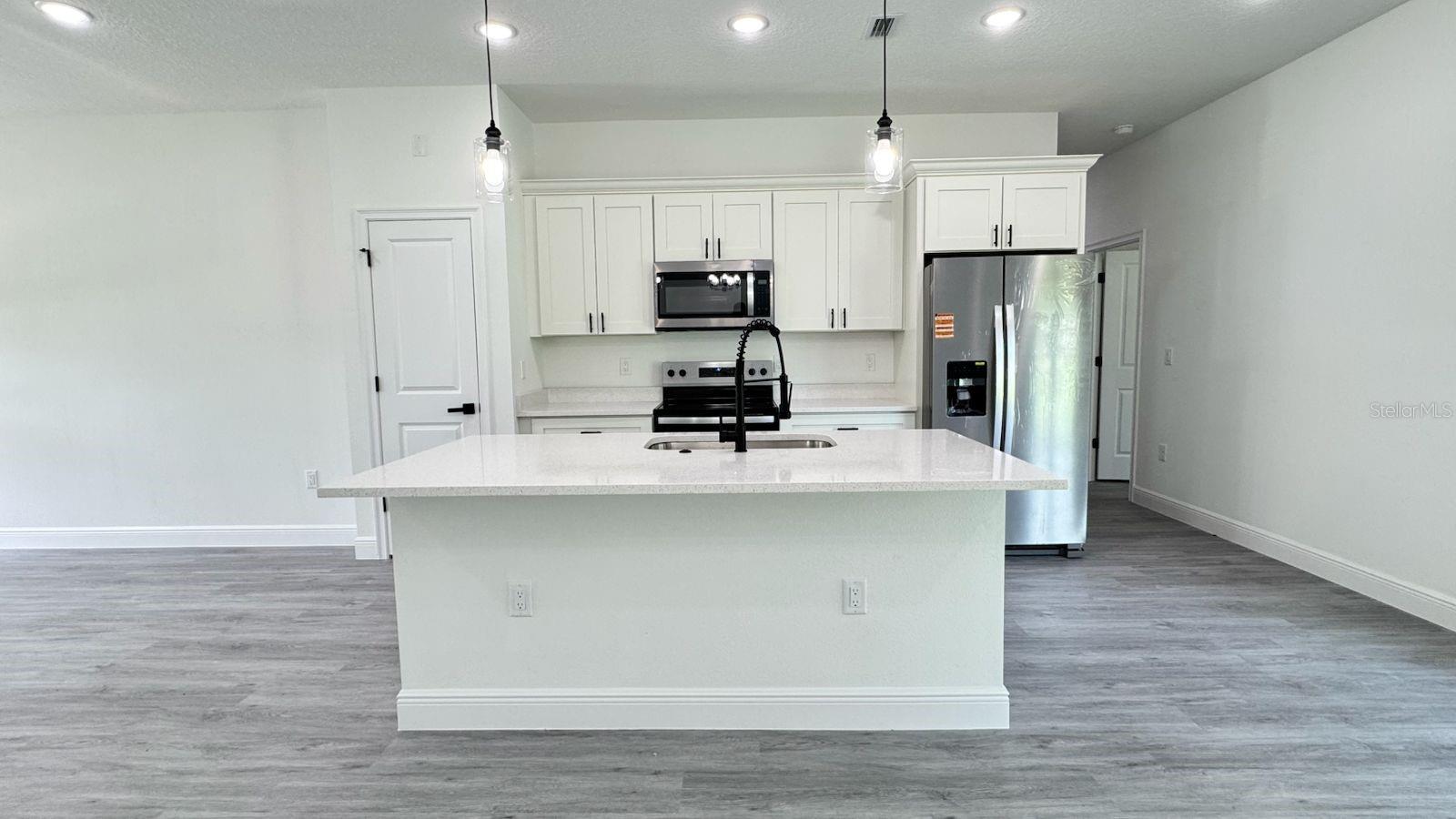 Listing photo id 4 for 9278 Satinwood Terrace