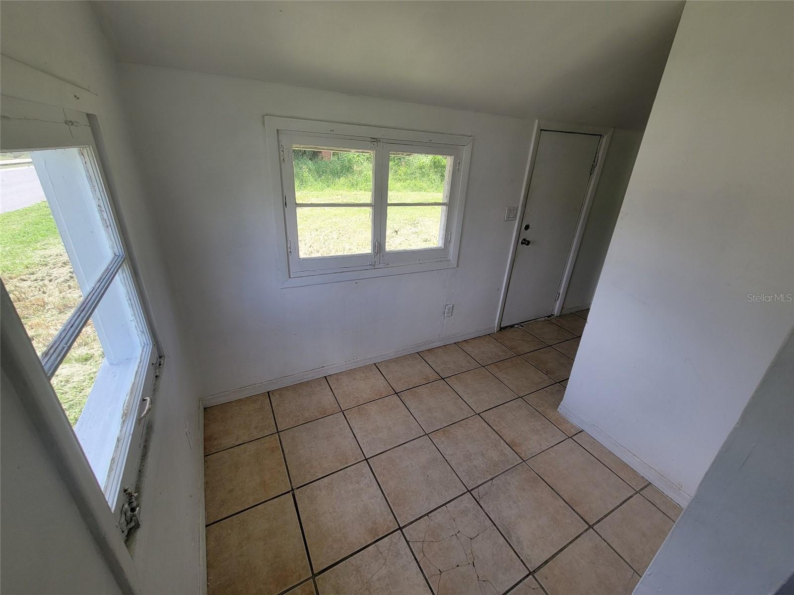 Image 6 of 14 For 702 22nd Street