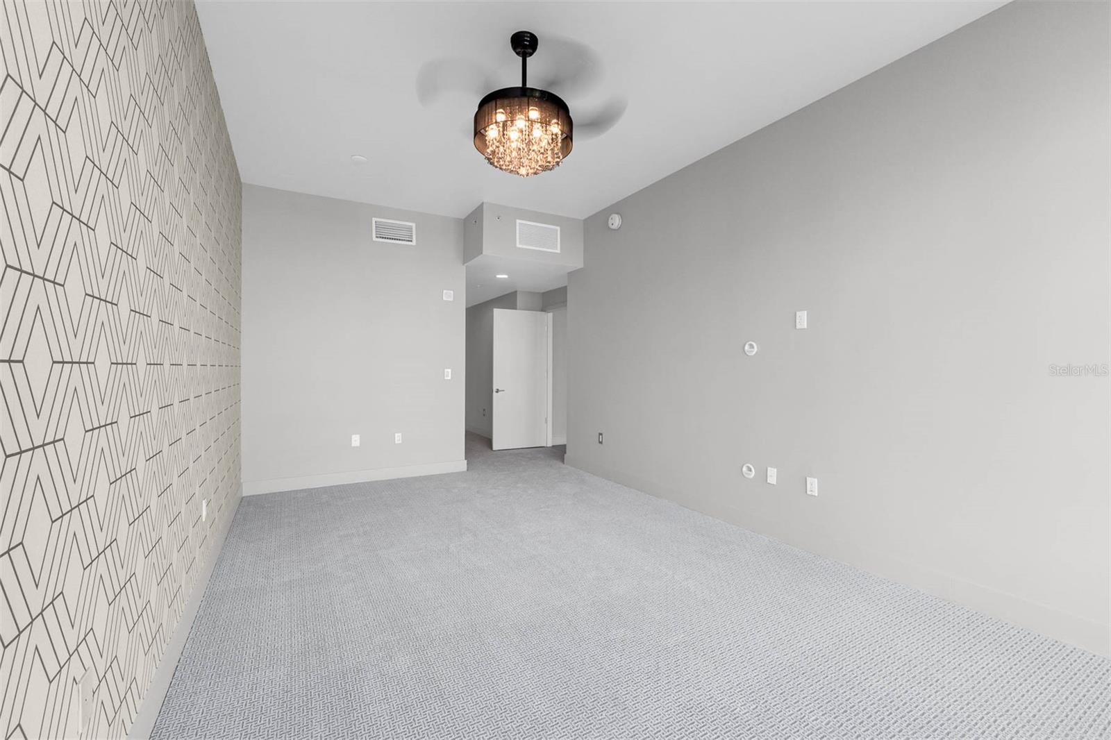 Image 19 of 46 For 260 Osceola Avenue 607