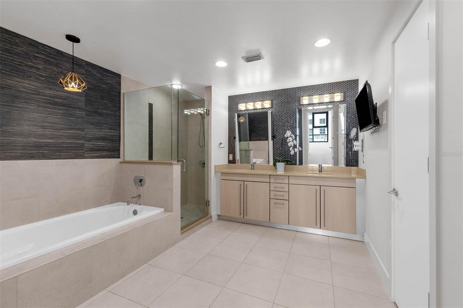 Image 23 of 46 For 260 Osceola Avenue 607