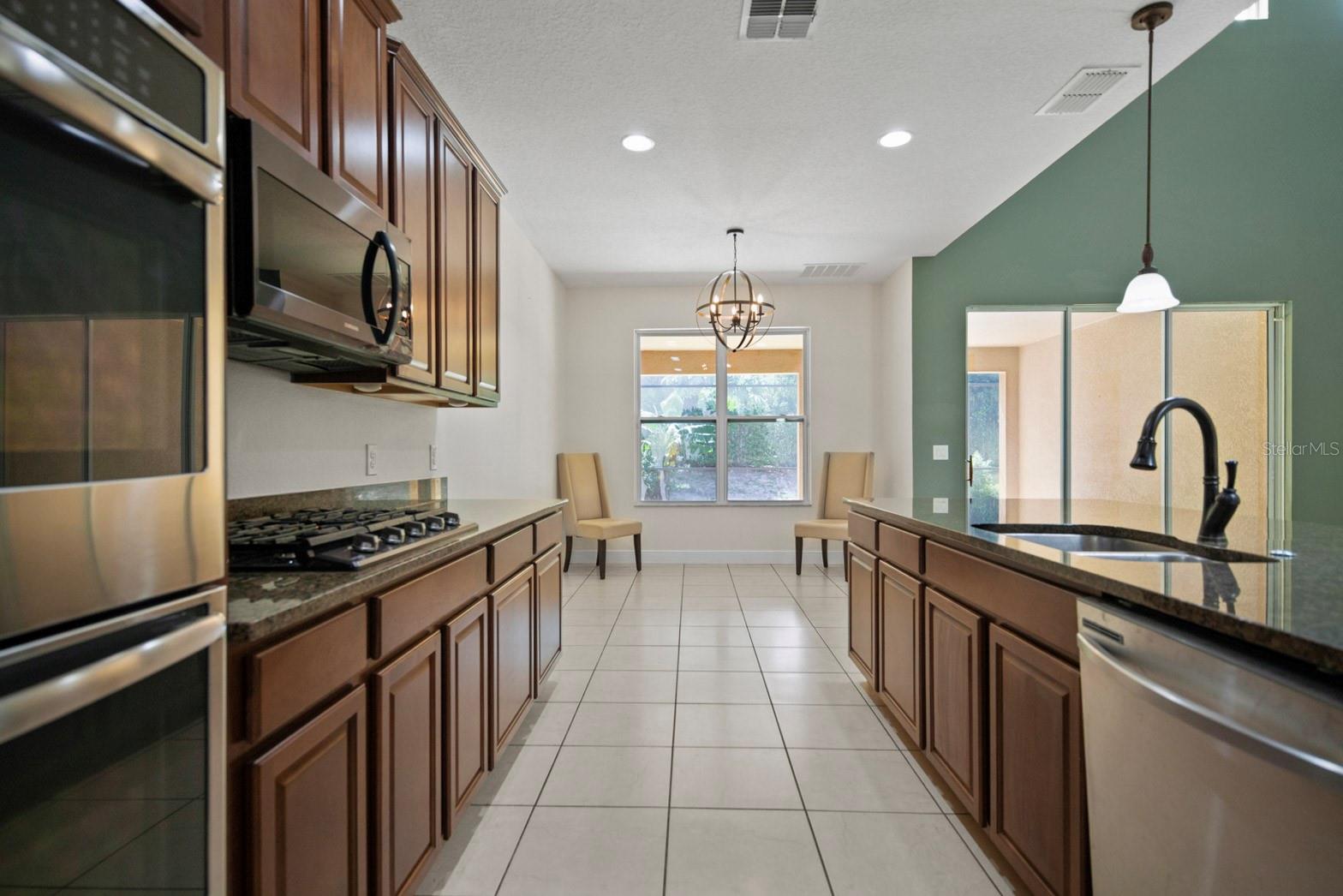 Image 17 of 72 For 1073 Vinsetta Circle