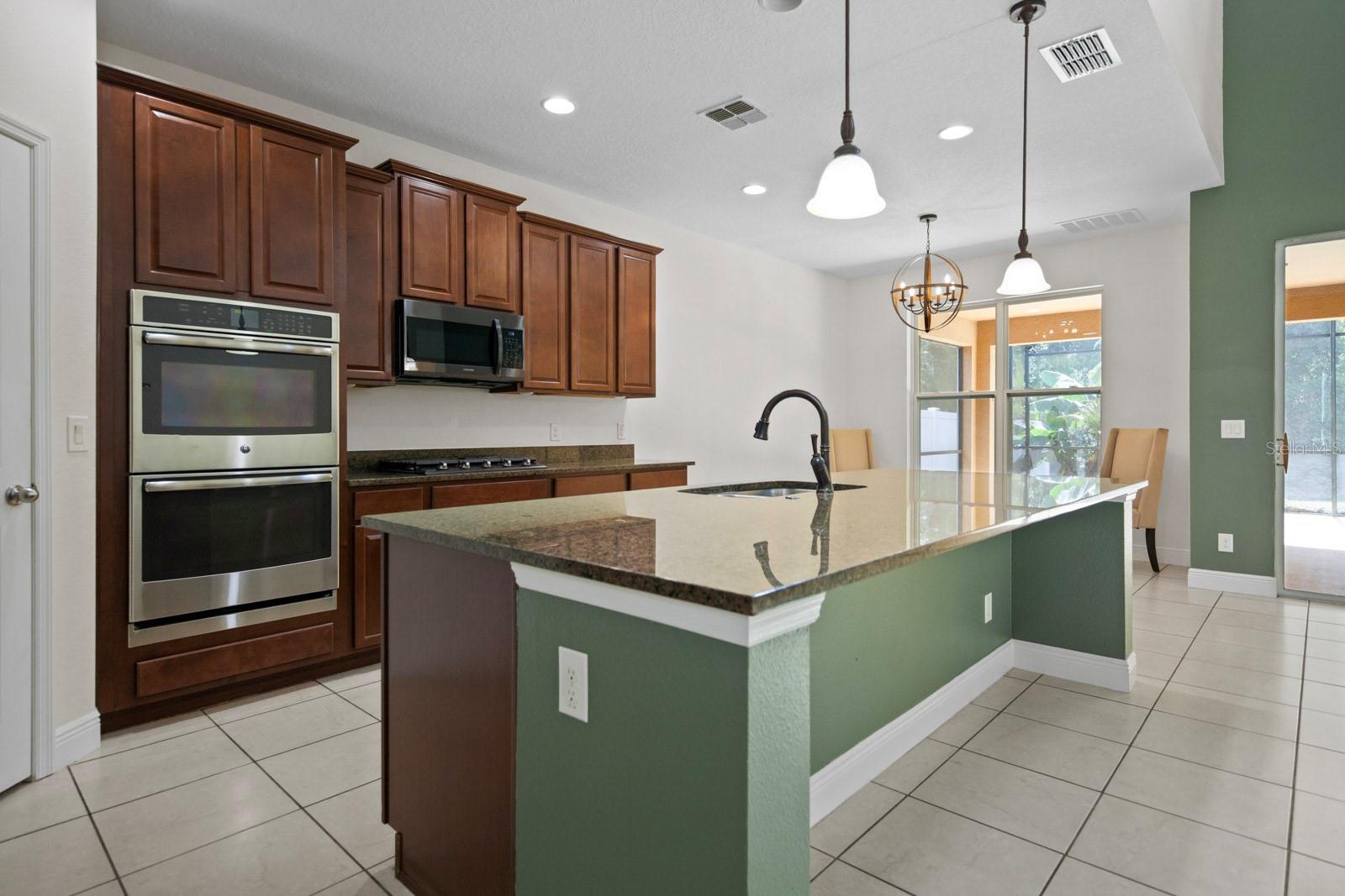 Image 18 of 72 For 1073 Vinsetta Circle