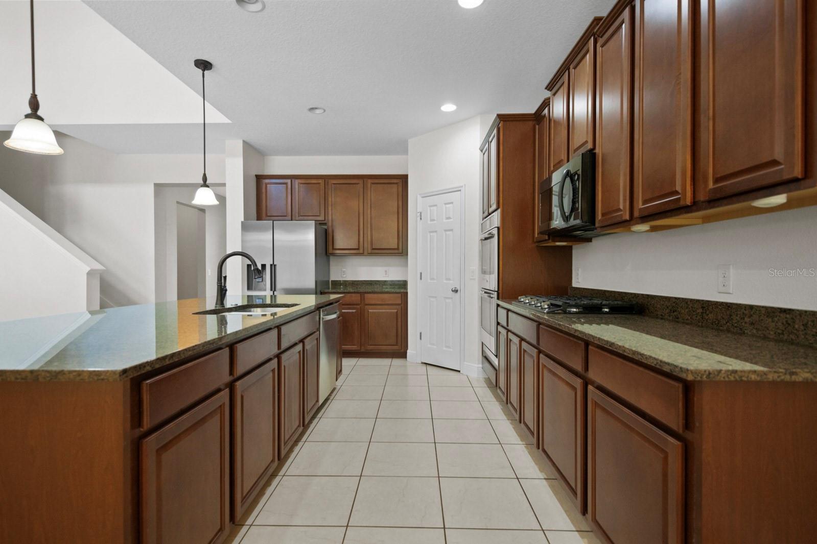 Image 20 of 72 For 1073 Vinsetta Circle