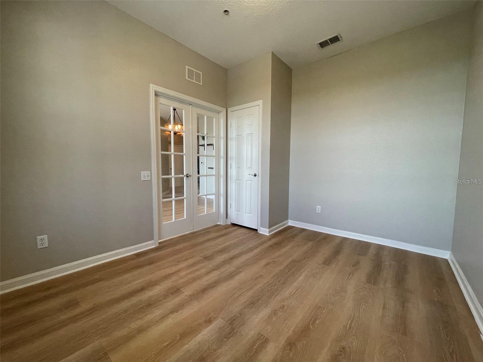 Image 12 of 20 For 6451 Old Park Lane 404