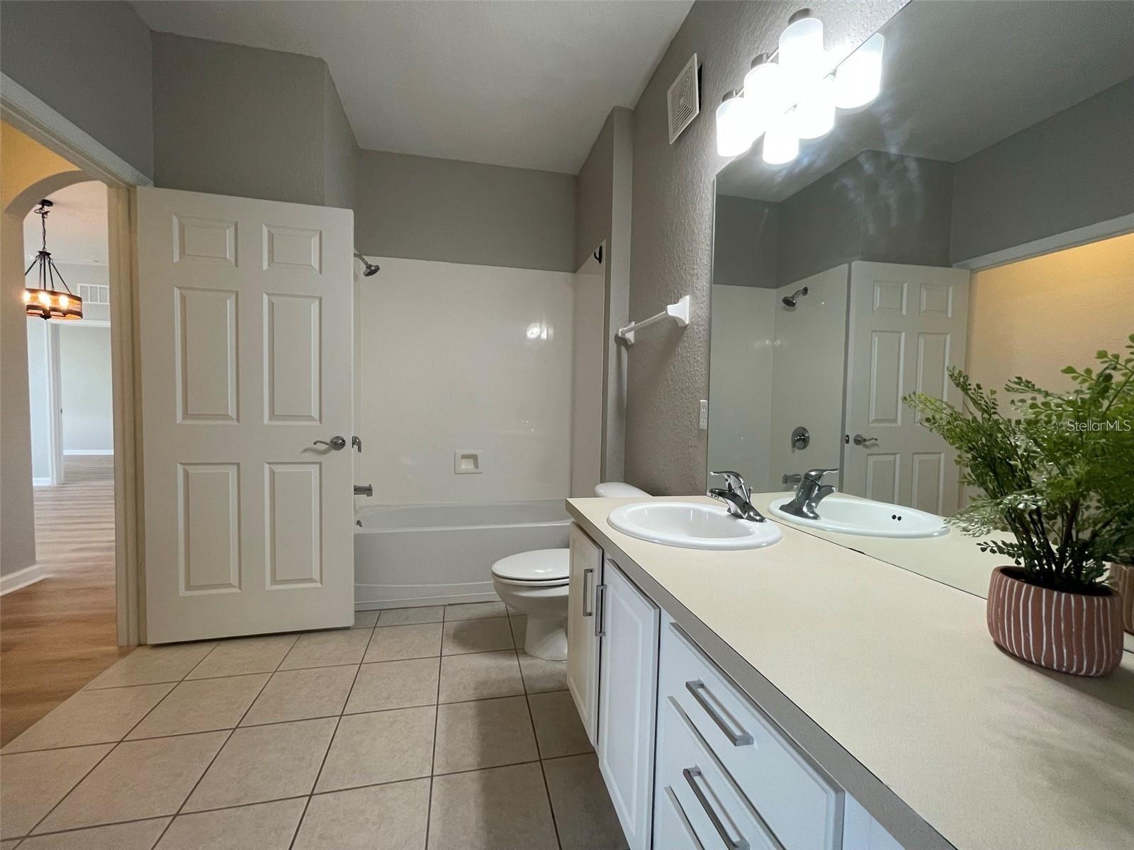 Image 14 of 20 For 6451 Old Park Lane 404