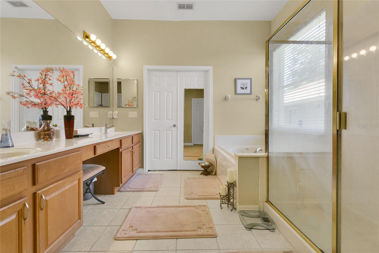 Image 15 of 43 For 11096 Ledgement Lane