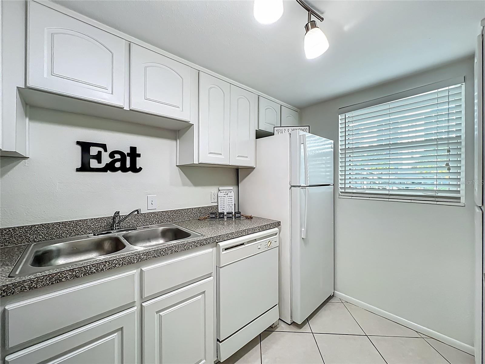 Image 11 of 49 For 1100 Delaney Avenue G12
