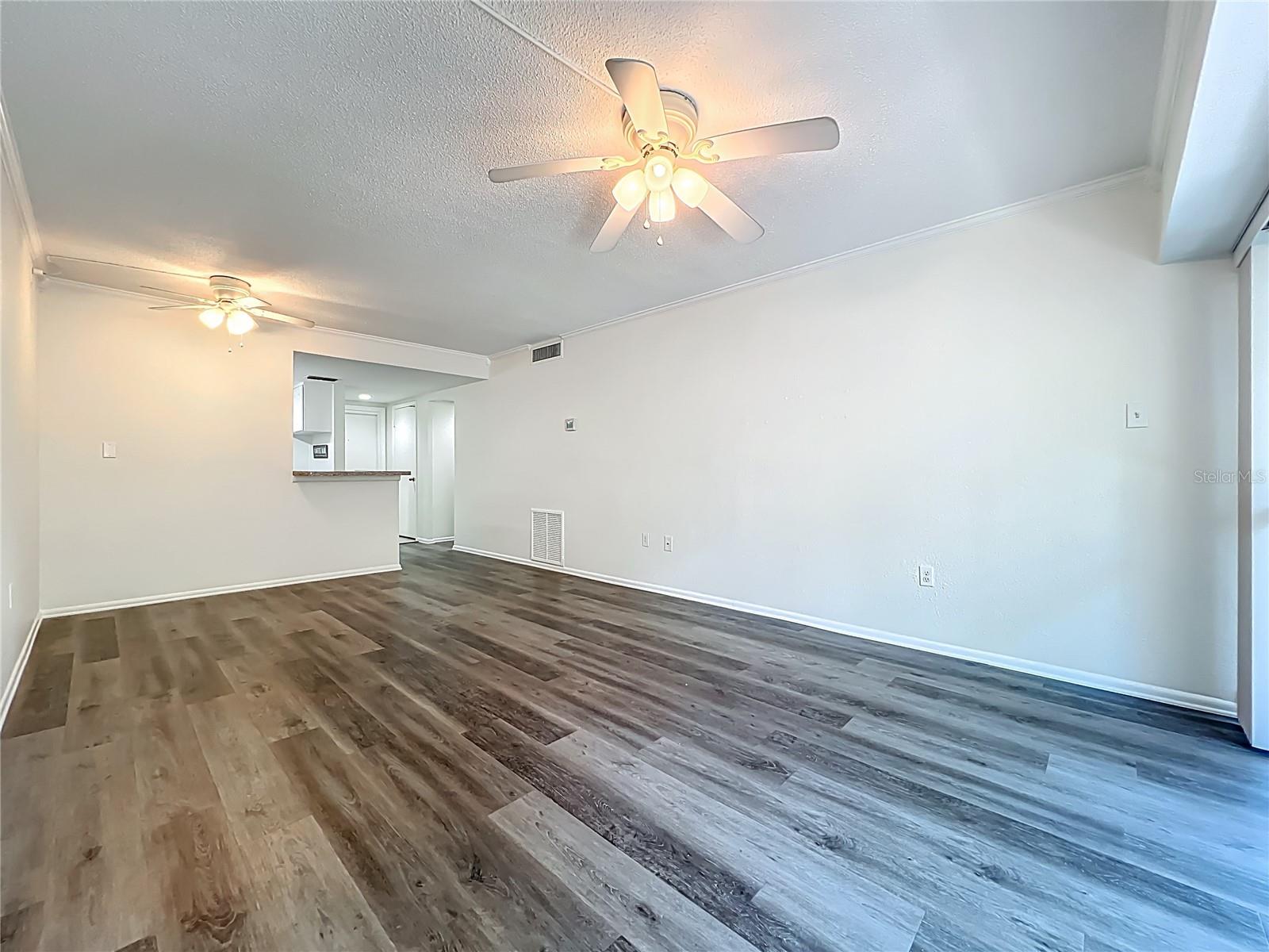 Image 18 of 49 For 1100 Delaney Avenue G12