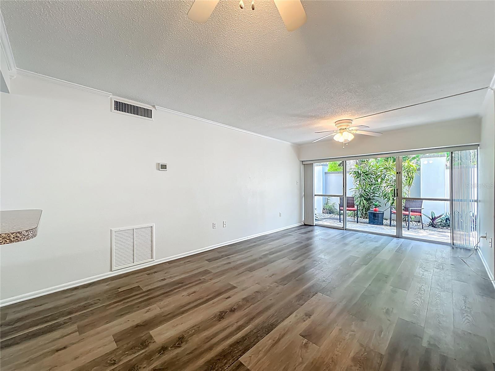Image 19 of 49 For 1100 Delaney Avenue G12