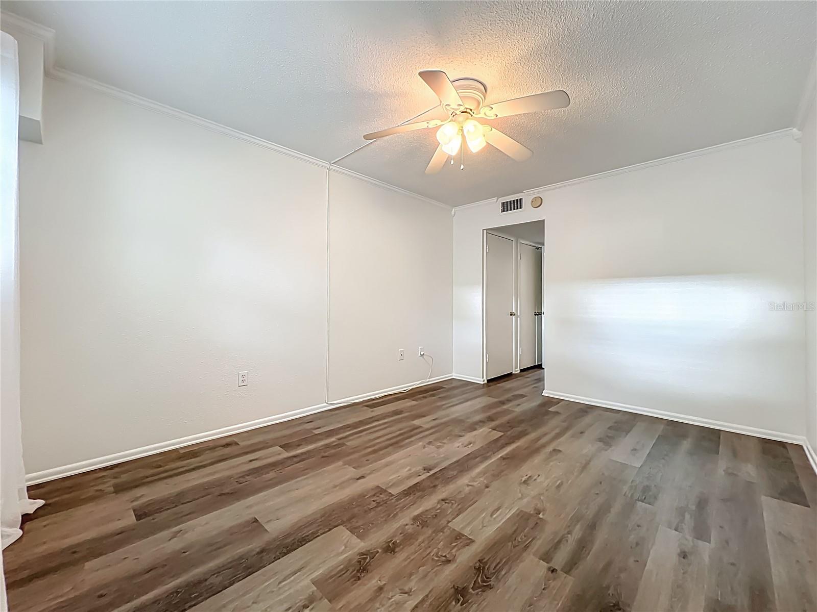 Image 27 of 49 For 1100 Delaney Avenue G12