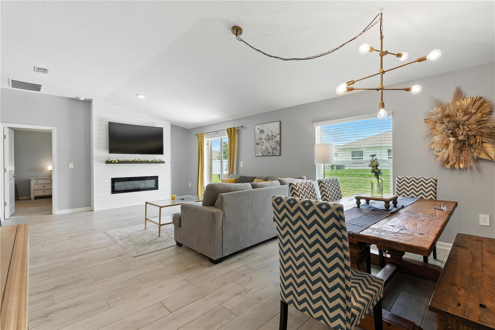 Image 18 of 45 For 2049 Freemark Street