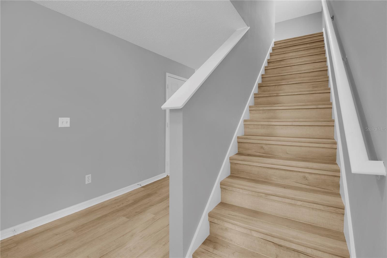 Image 16 of 43 For 12928 Lexington Summit Street