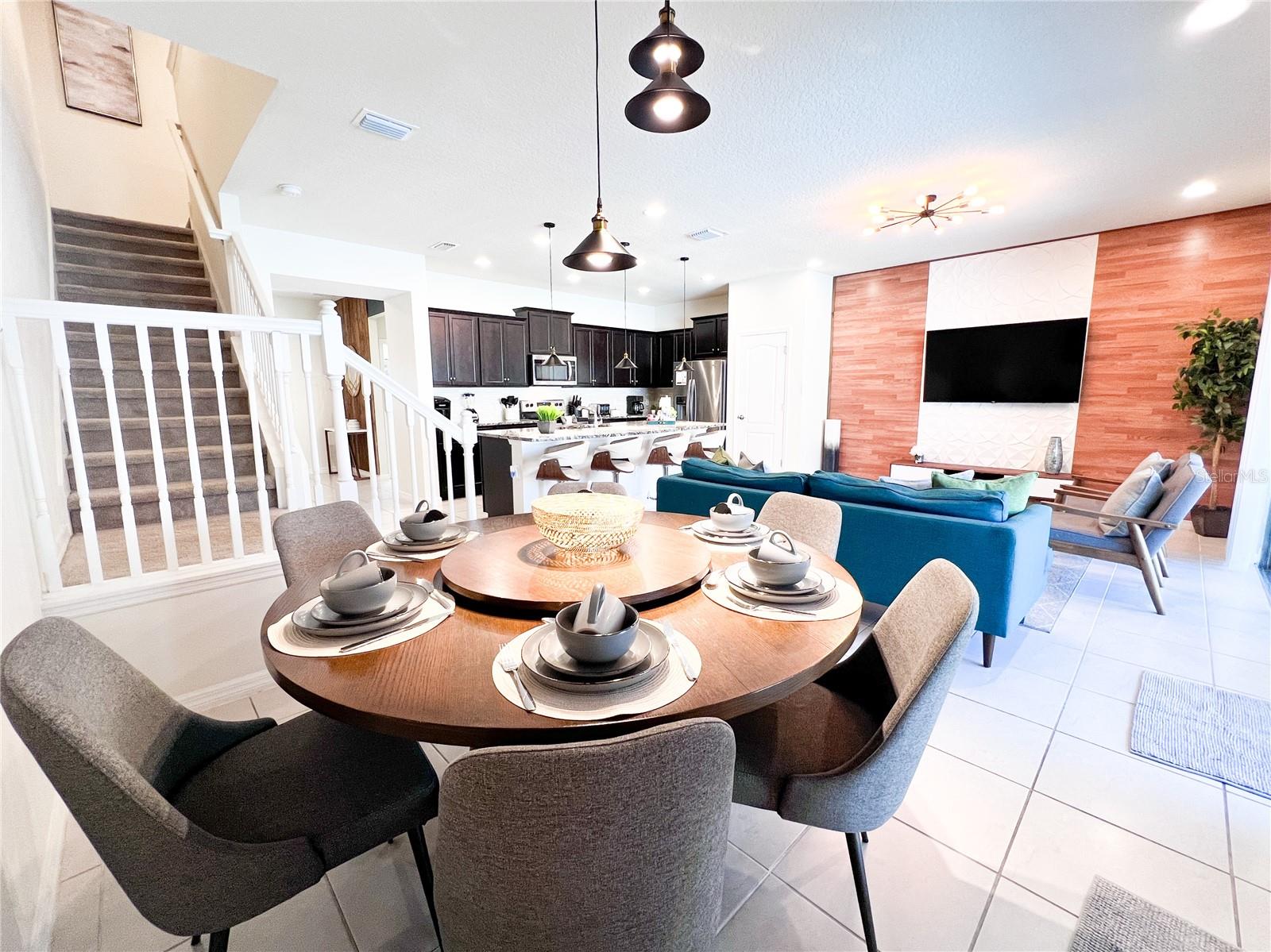 Image 18 of 56 For 2442 Dubai Street