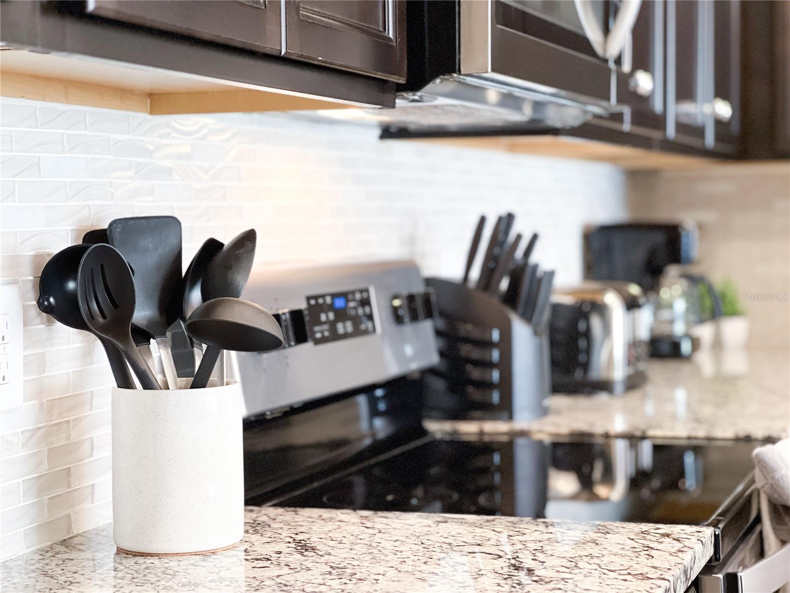 Image 24 of 56 For 2442 Dubai Street