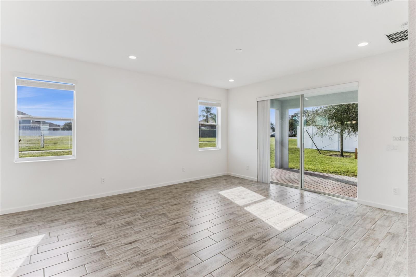 Image 11 of 35 For 1329 Yorkdale Road