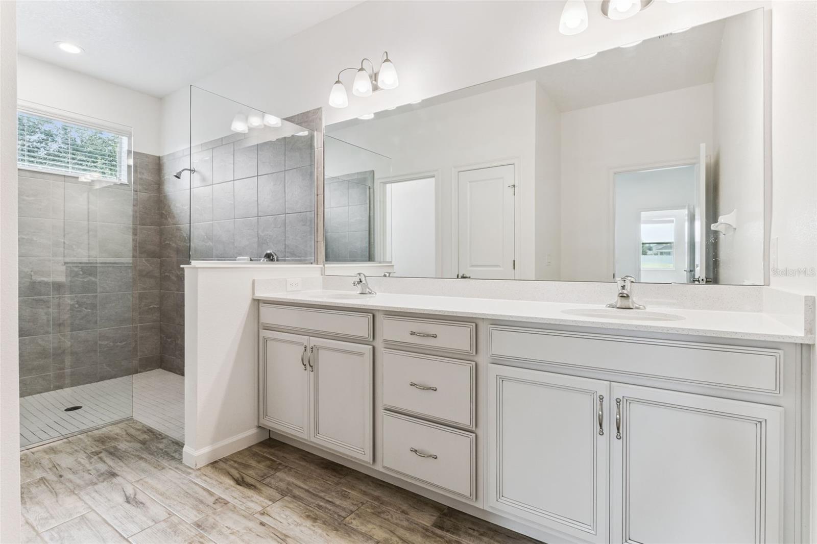 Image 15 of 35 For 1329 Yorkdale Road