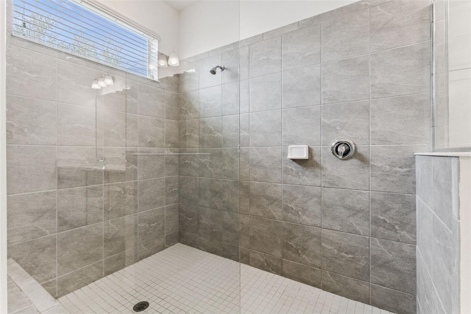 Image 16 of 35 For 1329 Yorkdale Road