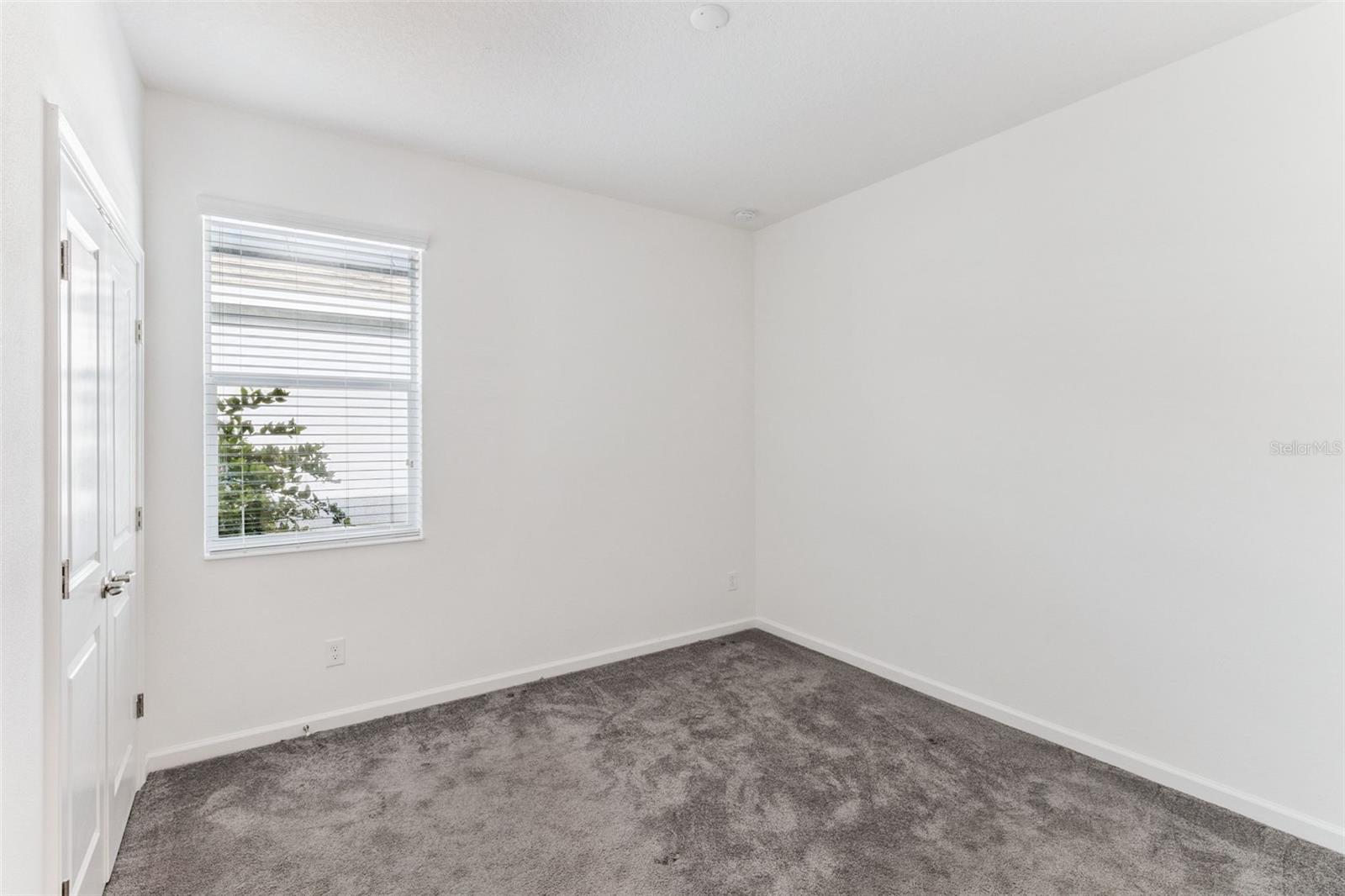 Image 21 of 35 For 1329 Yorkdale Road