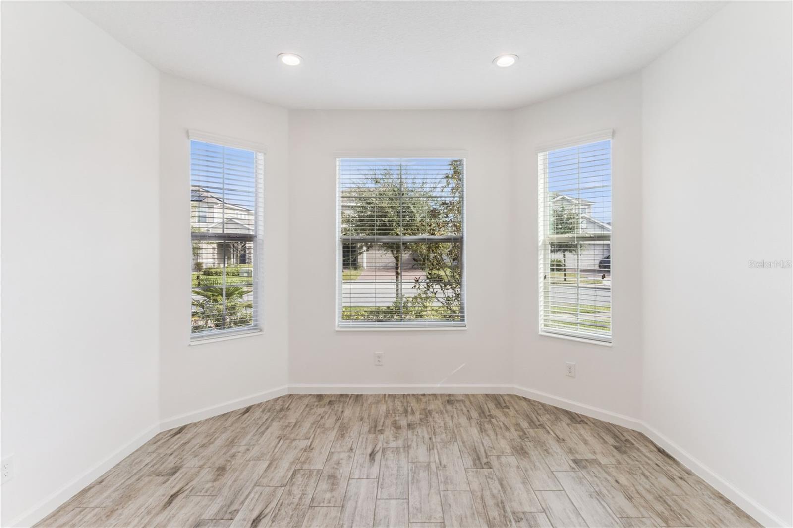 Image 5 of 35 For 1329 Yorkdale Road