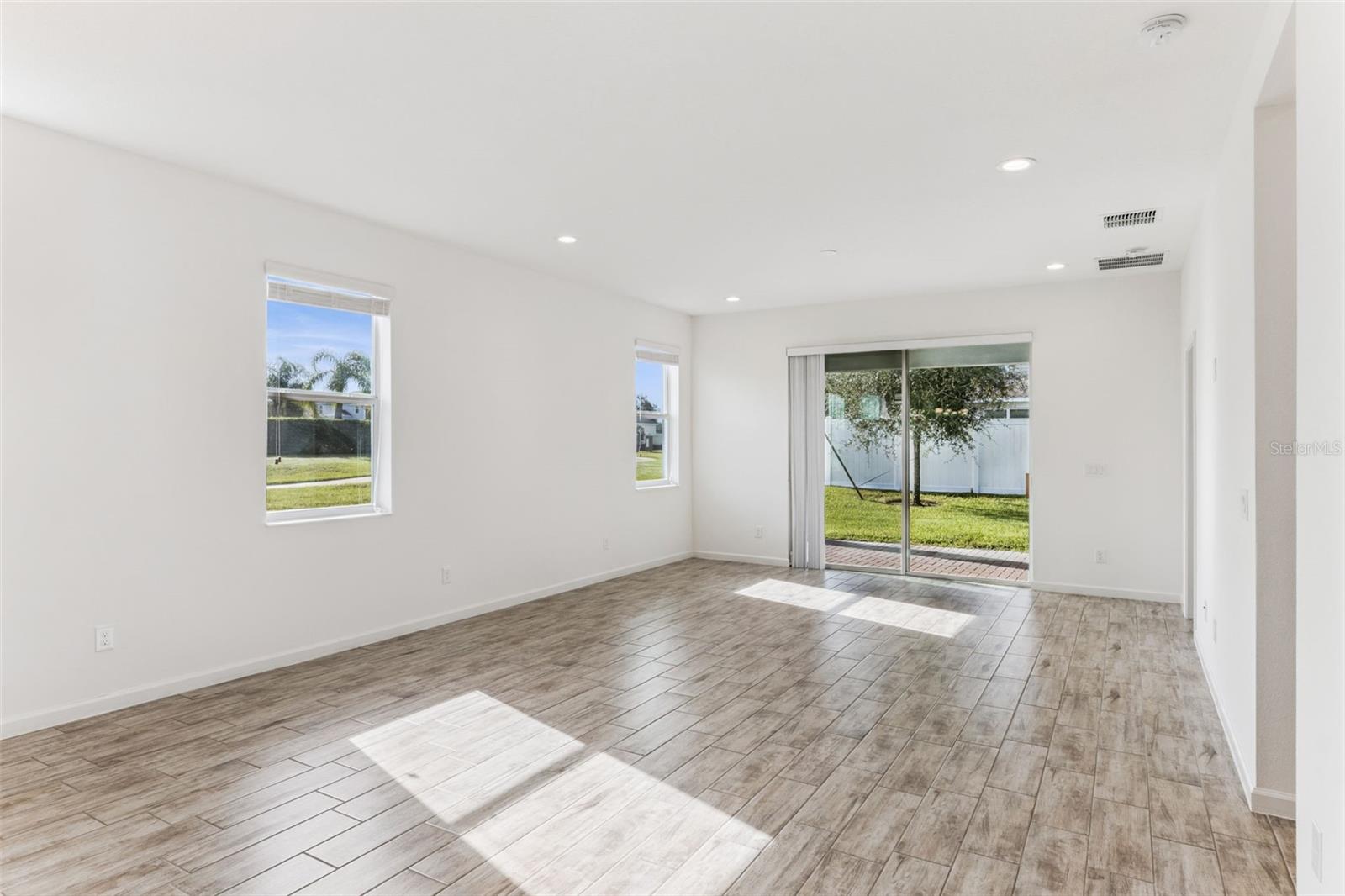 Image 8 of 35 For 1329 Yorkdale Road