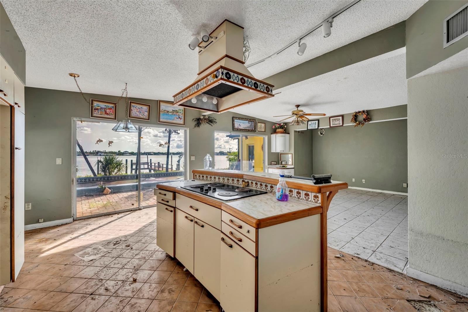 Image 18 of 24 For 6960 Shore Drive S