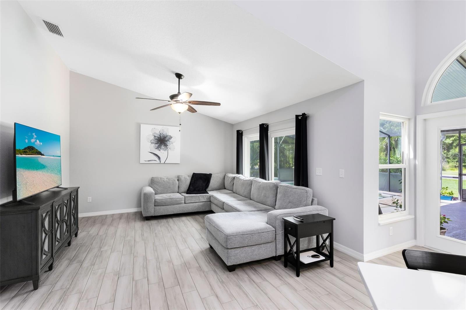 Image 10 of 37 For 1324 Twin Rivers Boulevard