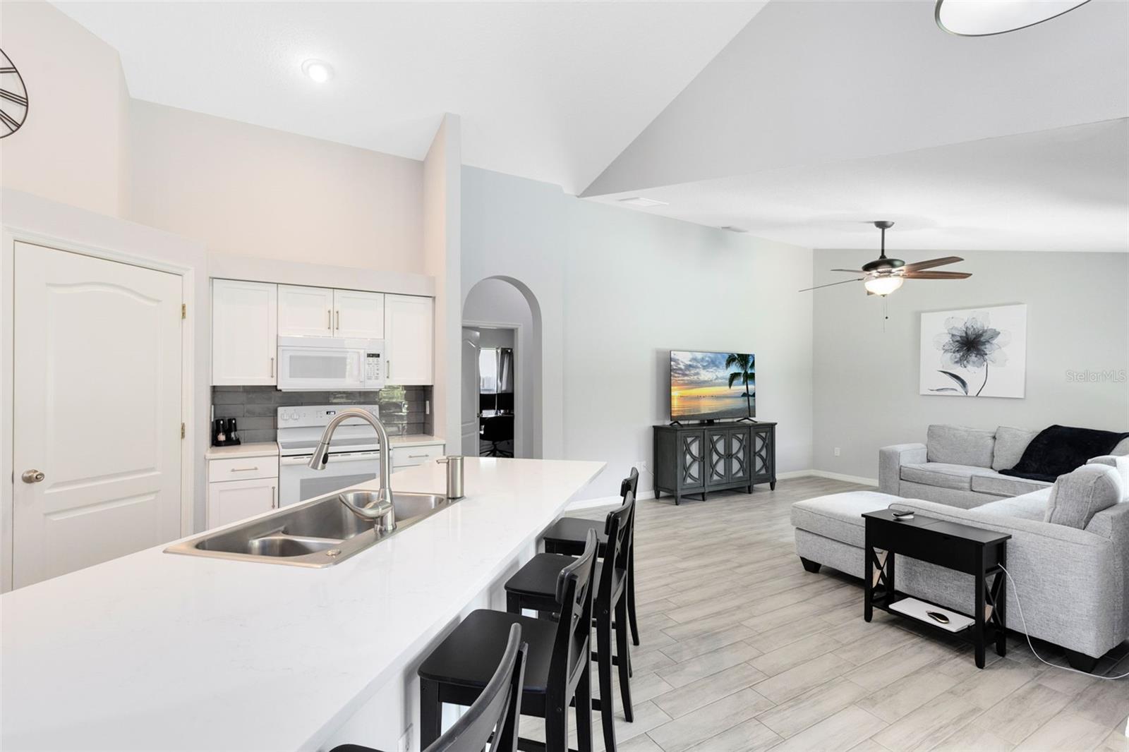 Image 20 of 37 For 1324 Twin Rivers Boulevard