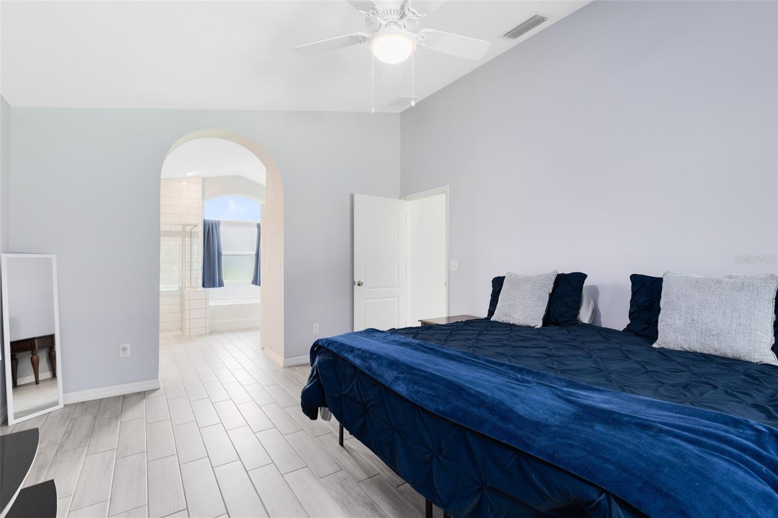 Image 4 of 37 For 1324 Twin Rivers Boulevard