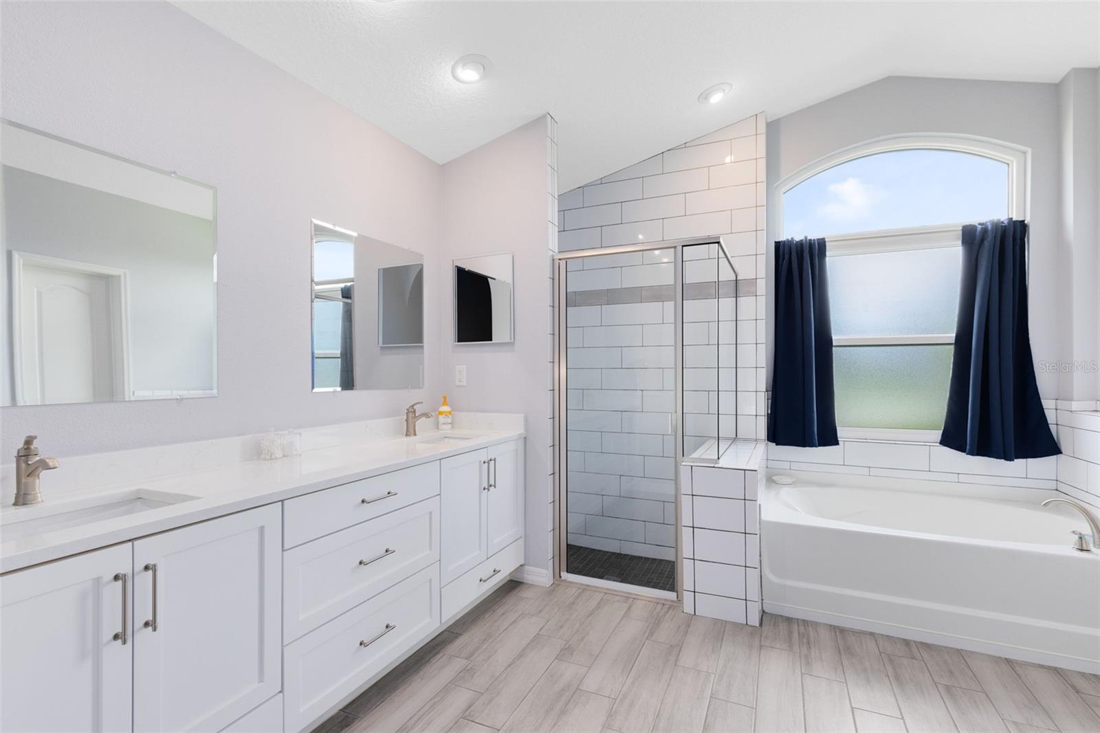 Image 5 of 37 For 1324 Twin Rivers Boulevard