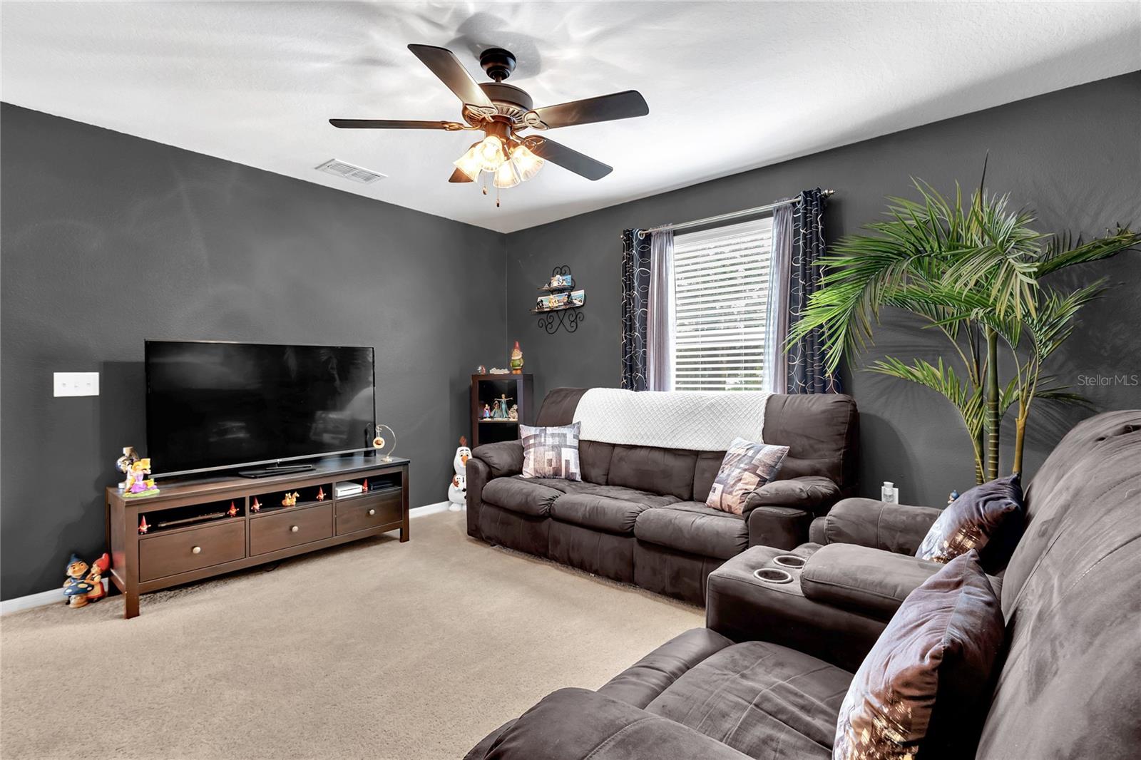 Image 33 of 43 For 2600 Vineyard Circle