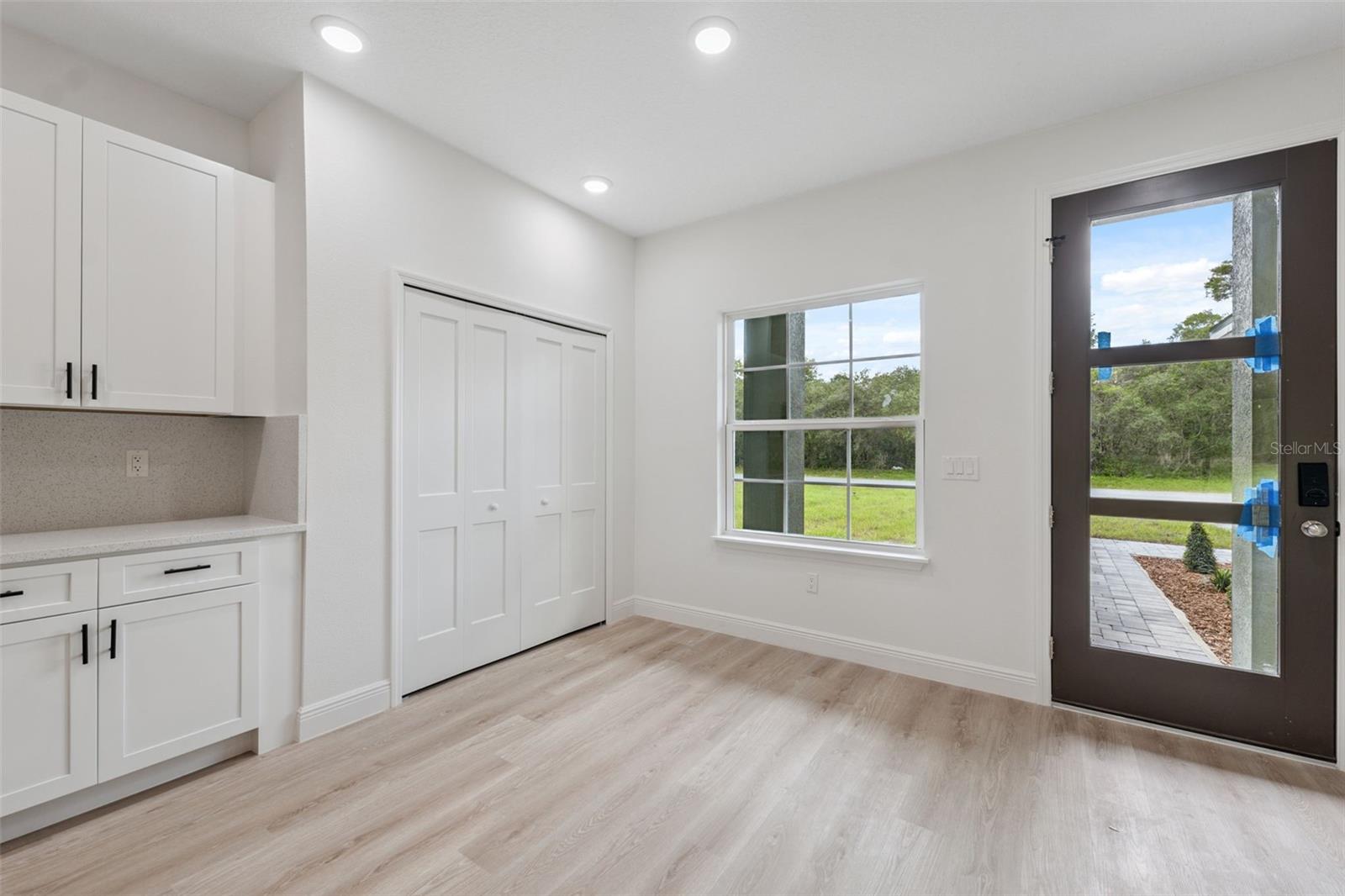 Listing photo id 15 for 15225 29th Terrace Road
