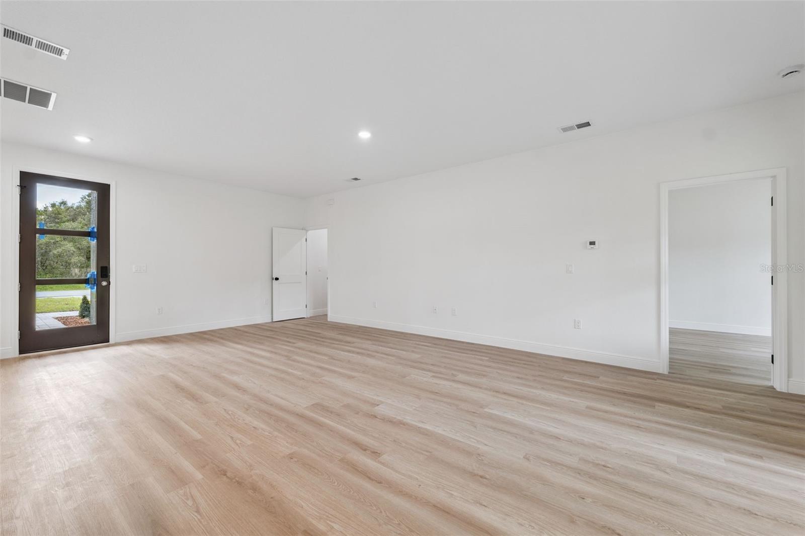 Listing photo id 16 for 15225 29th Terrace Road
