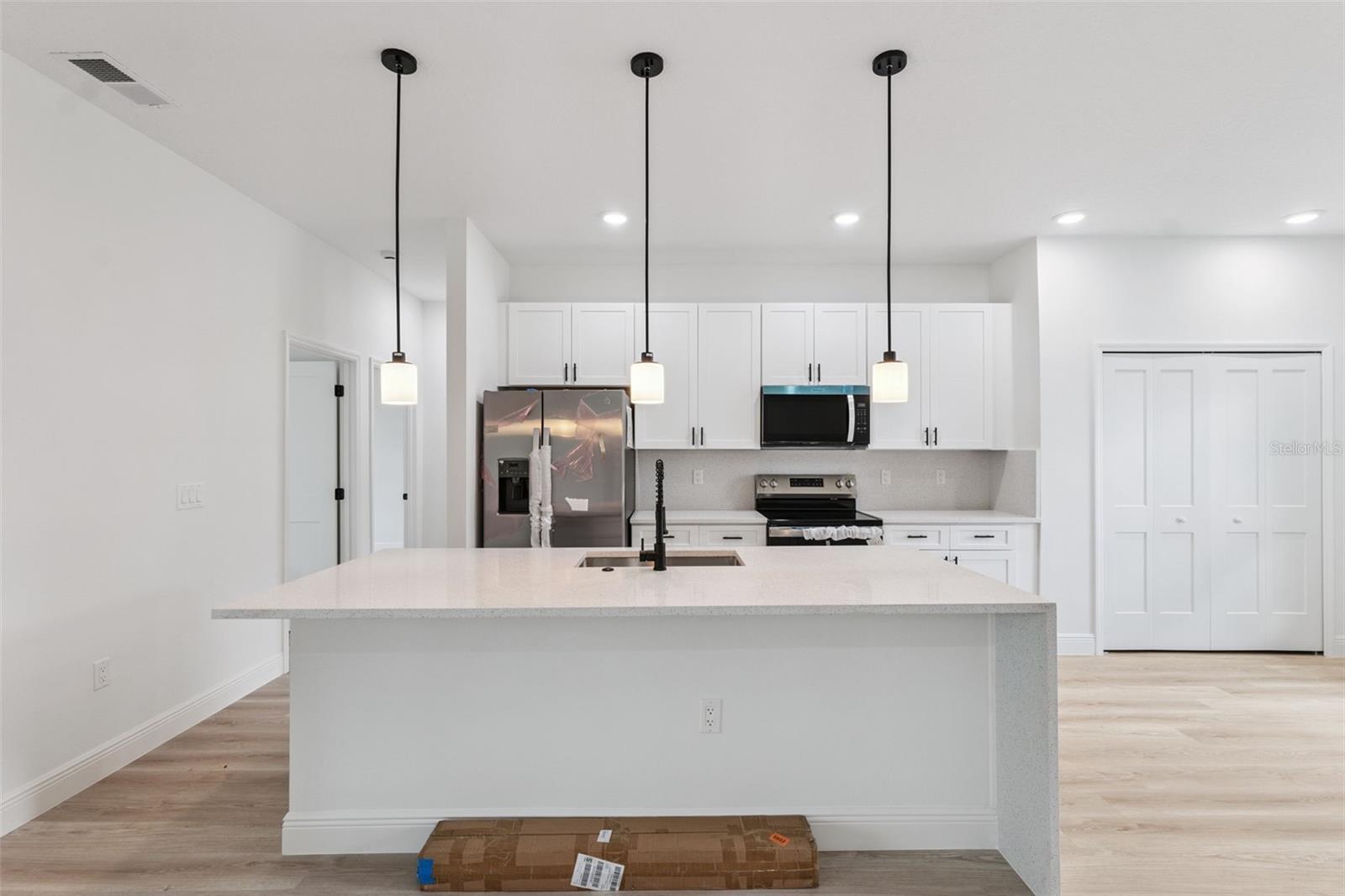 Listing photo id 17 for 15225 29th Terrace Road