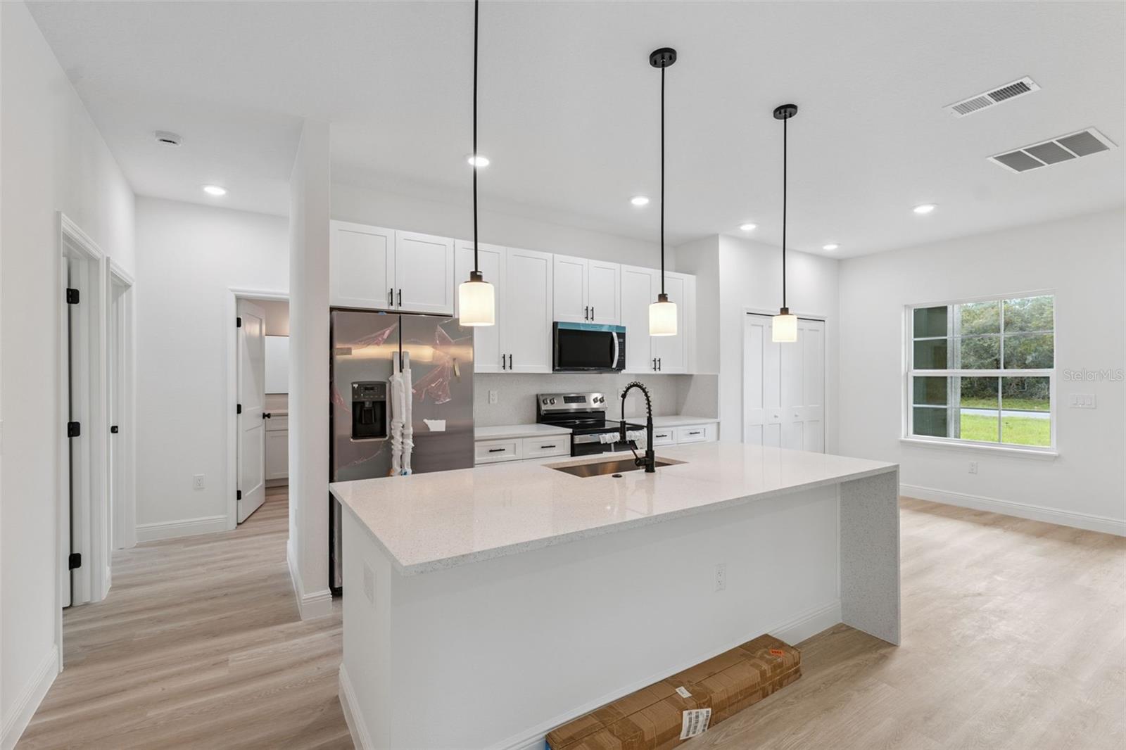 Listing photo id 18 for 15225 29th Terrace Road