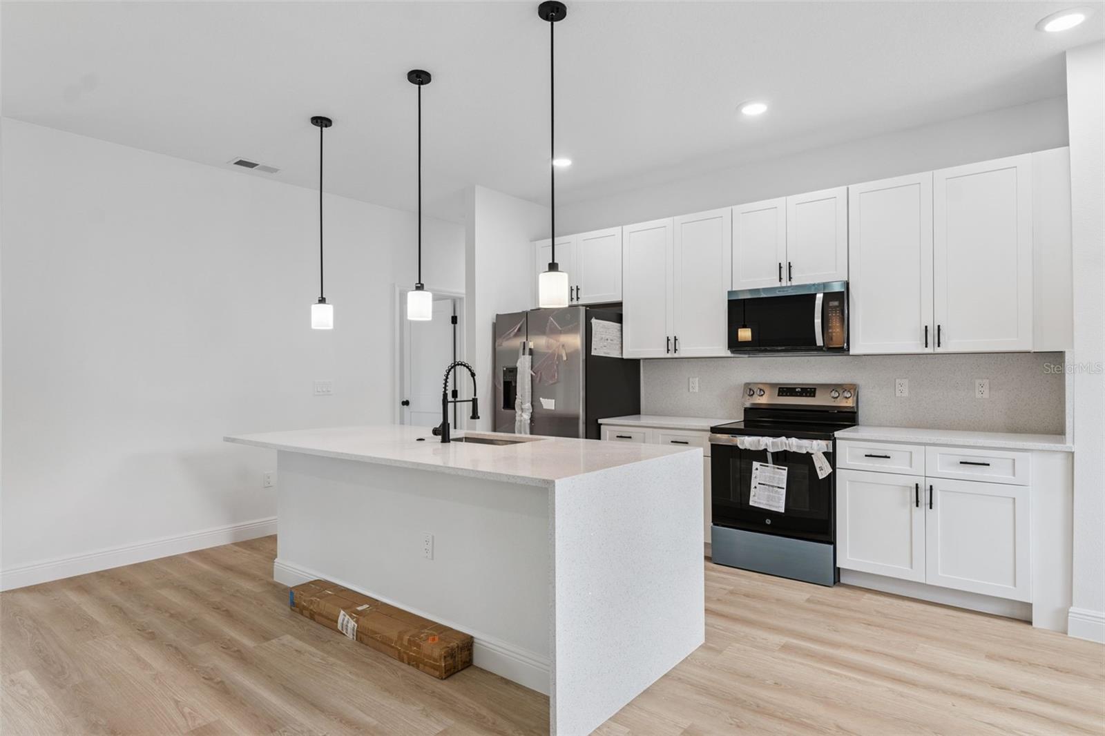 Listing photo id 19 for 15225 29th Terrace Road