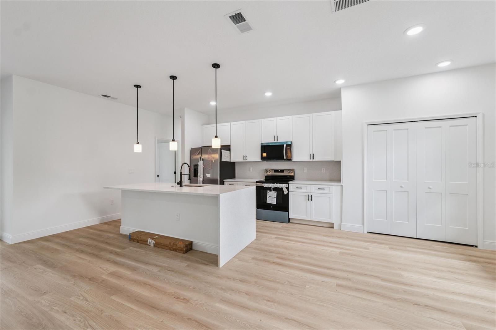 Listing photo id 20 for 15225 29th Terrace Road