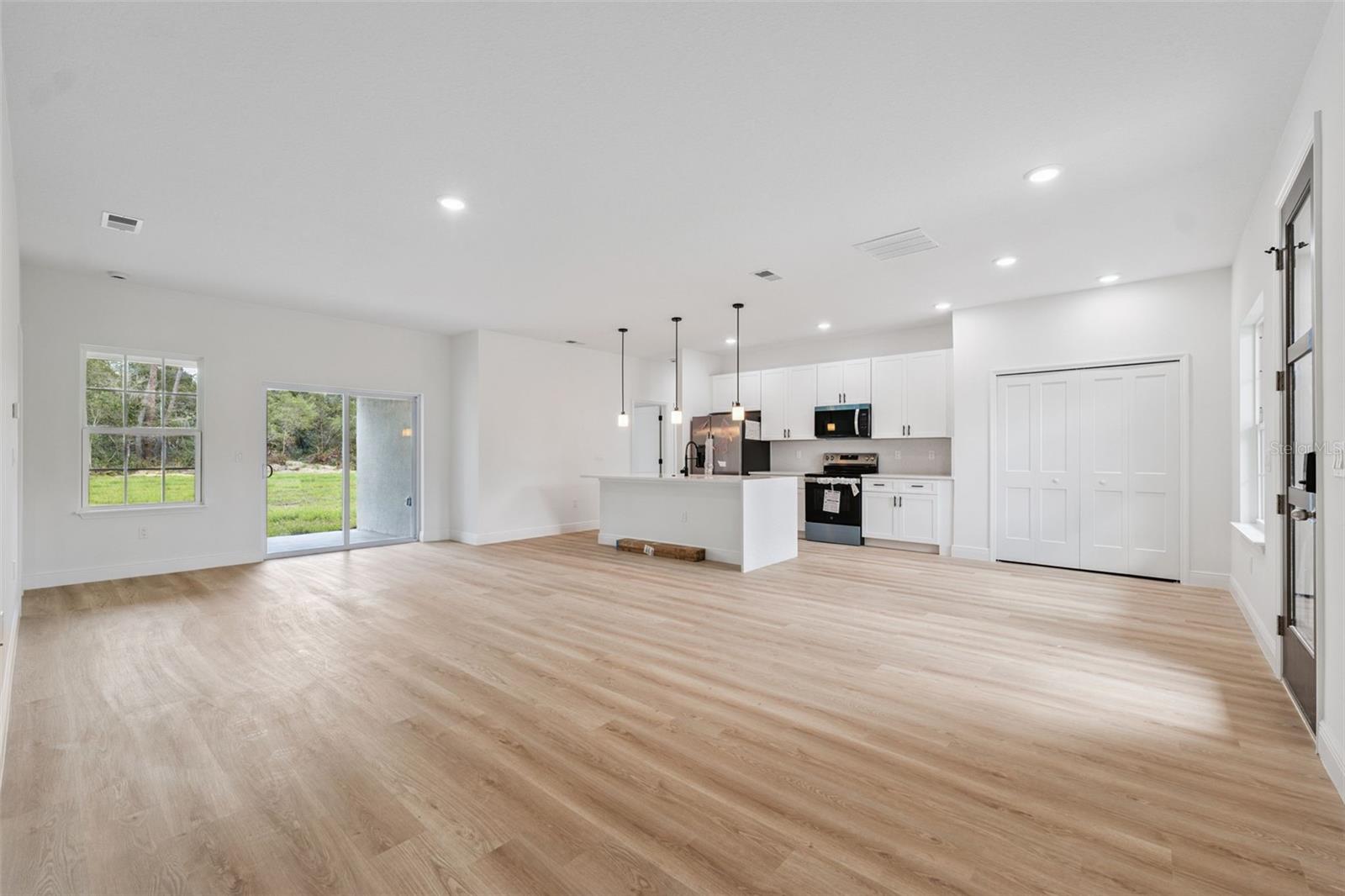 Listing photo id 24 for 15225 29th Terrace Road