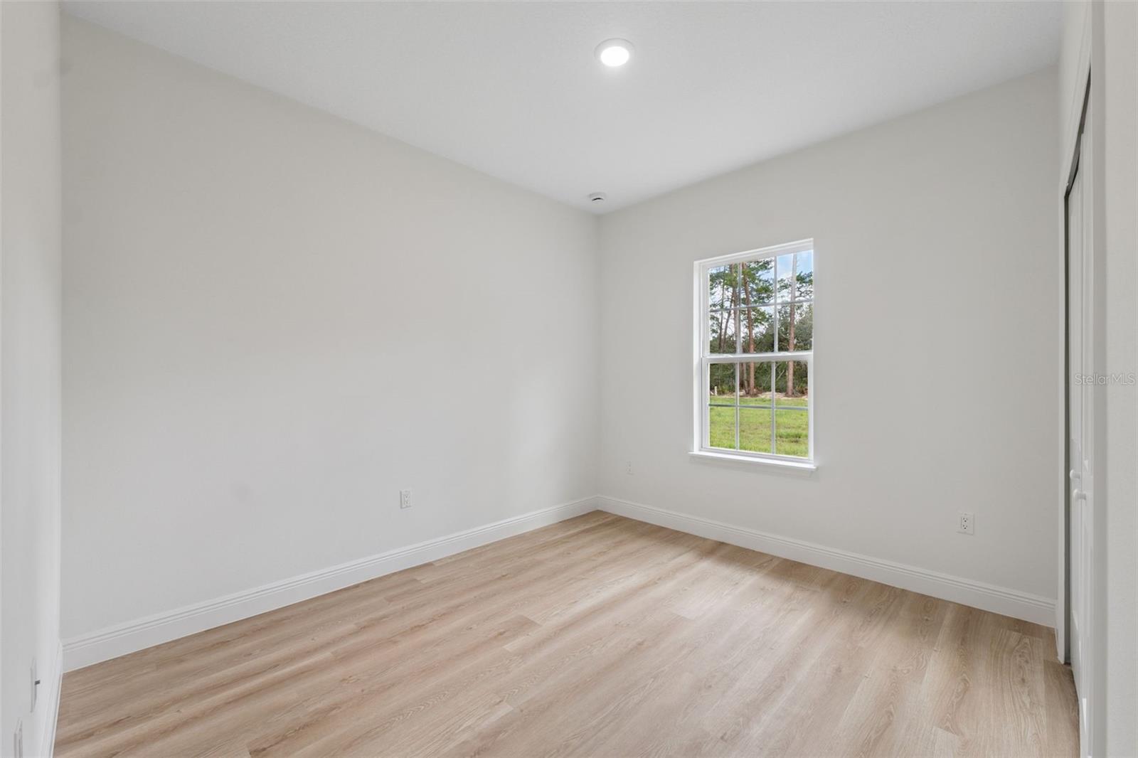 Listing photo id 25 for 15225 29th Terrace Road